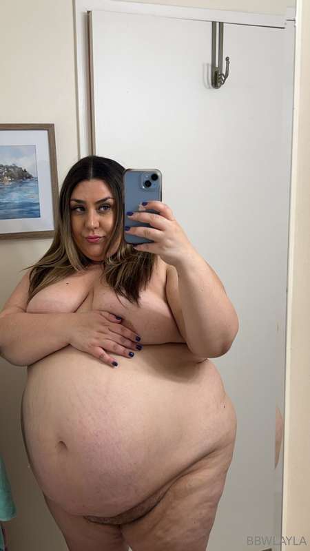 New mirror nudes of my growing fat body 🤭 3