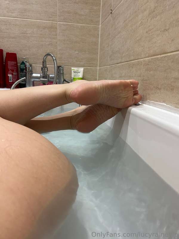 I need to paint my toes! But hope you think my feet are stil.. 3