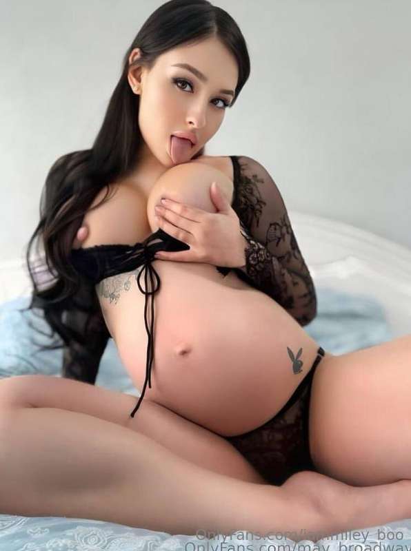 🤤💦 FREE SUBSCRIPTION 💦🤤 Horny pregnant mommy @rihanna_nero i..
