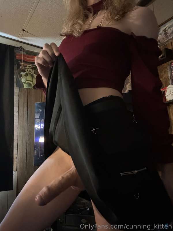 Happy Friday ✨✨ I heard you guys like skirts 🤭🫣 and hung wom.. 1
