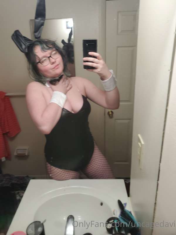 can i be your bunny for the night 🖤🤍 ?

thank your fellow ho.. 18