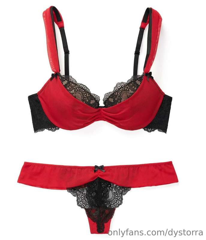 Help this set is so cute but red or purple!? 
Also if anyone..