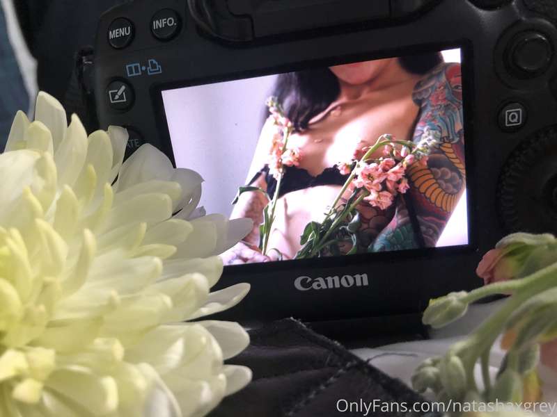 shot 2 sets today, the cat girls set and this flower one! Wh.. 6