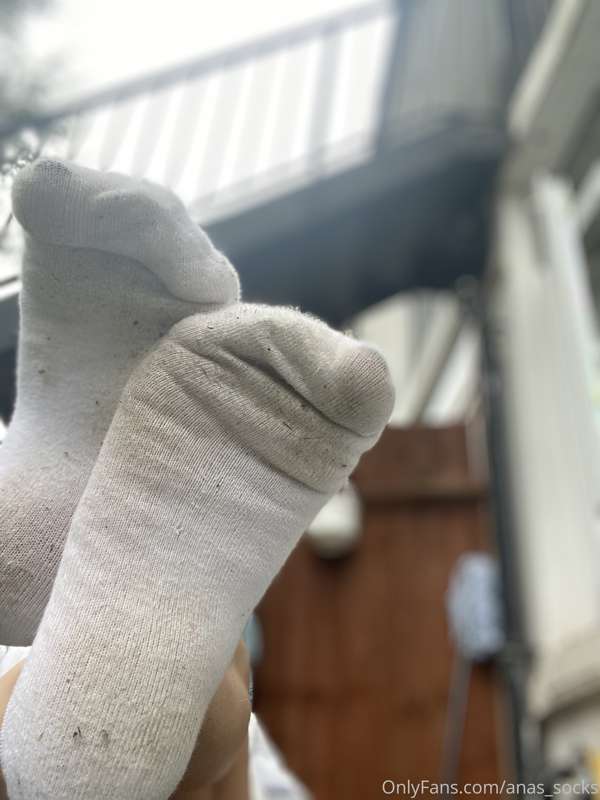 This goes out for my dirty sock lovers! 

Flip flop dangle i.. 2