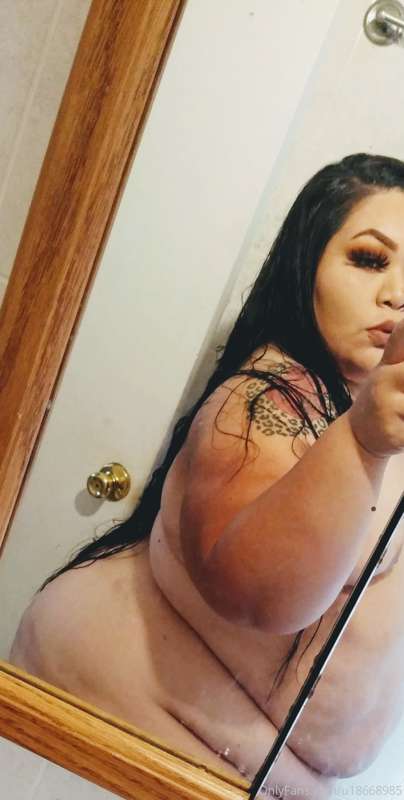 Showered and getting ready 😘