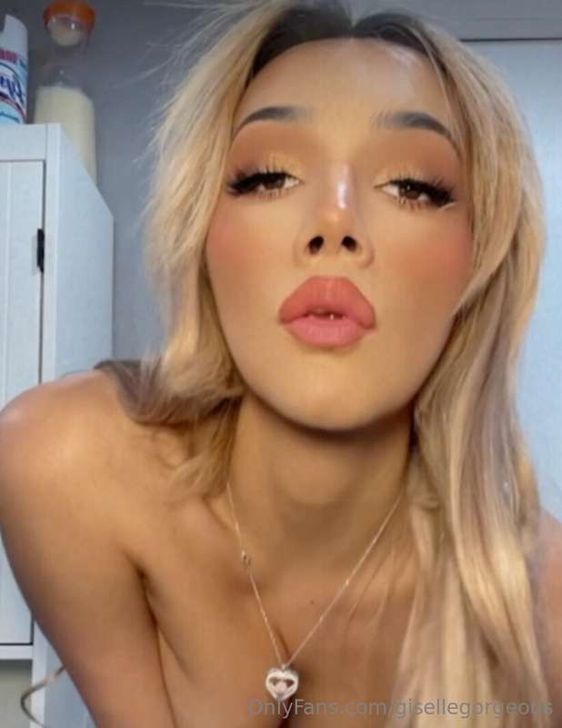 I need a kiss 😘💋