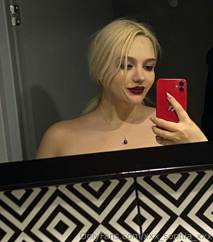 I use such a dark lipstick for the first time in my life!! w..
