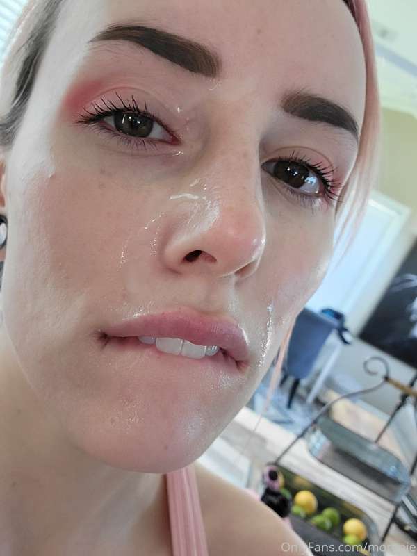 Cummies on my face 🤤 I sent a full length hard fucking and t.. 1