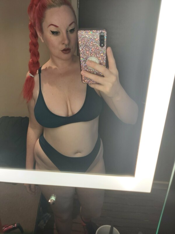 I swear to good thos set makes me feel sexier than anything .. 4