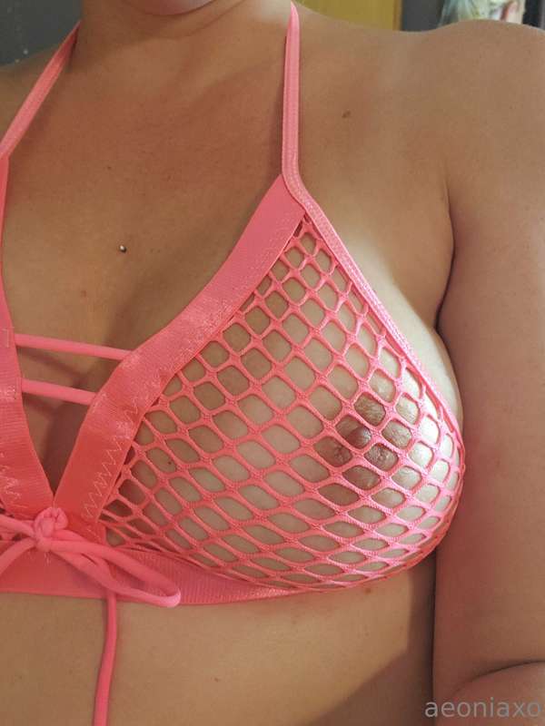 I'm definitely lovin this sexy pink fishnet bra & panties! 💕.. 5