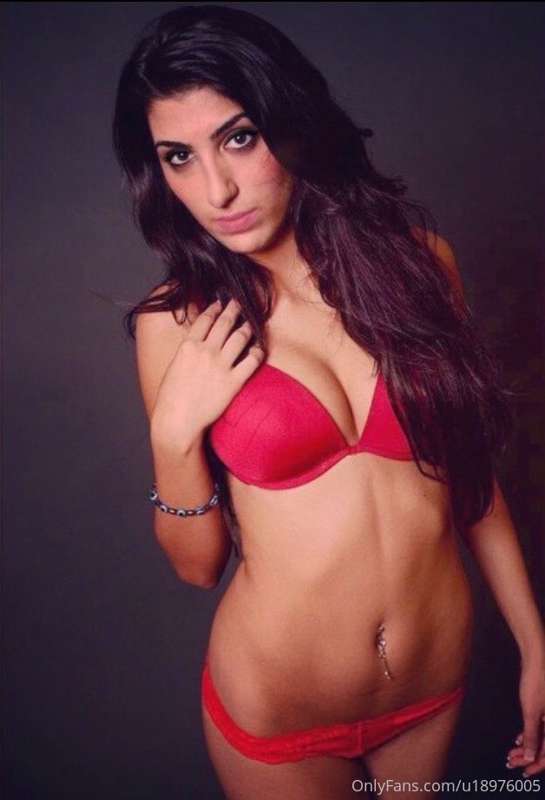 Hey babes like if you wanna see this perfect pussy