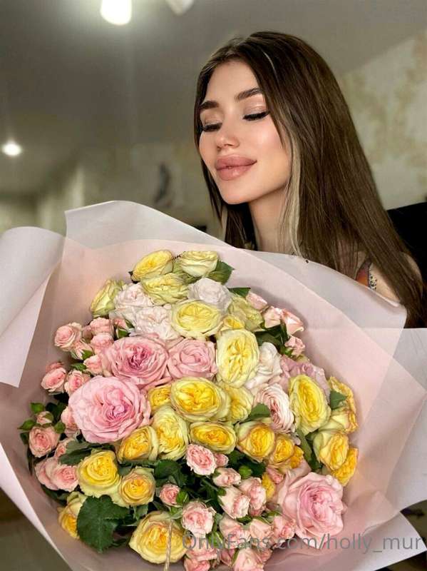 All girls love flowers and I am no exception🙈🙈
What makes yo..