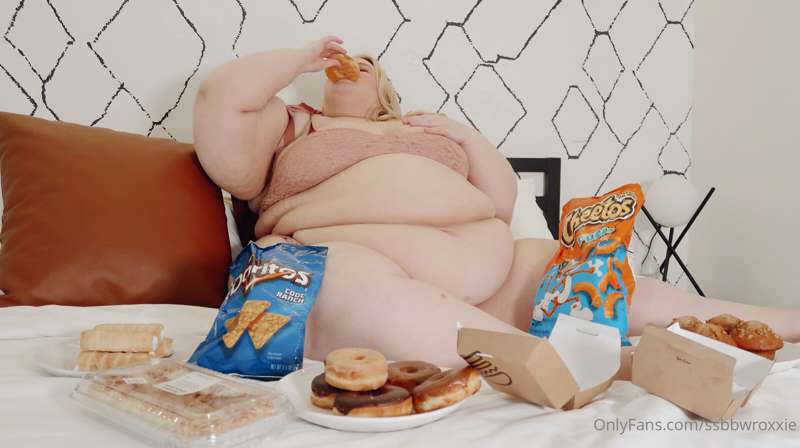 Pigging out on my favorite snacks 🐷 🐖 🐽 

Video coming soon .. 2