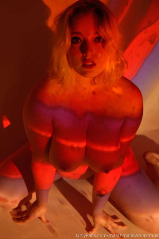 Psychedelic set Part 1/2 🤪✨ more erotic photos in your DMs~ 15