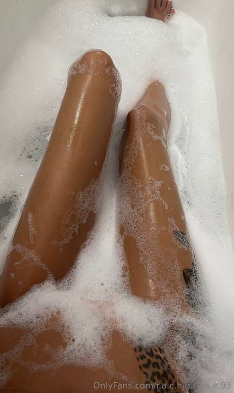 Bubble bath kind of Monday! 🧼🛁
