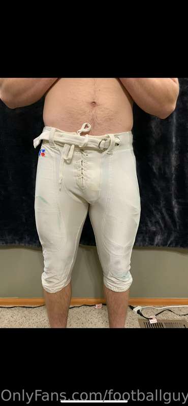 Sexy HOT muscular SGT having some fun showing off in his foo.. 26
