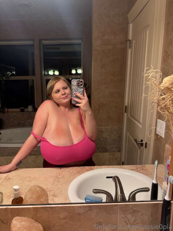 Day 2 of sunburn and I think the cum helped it heal 😋 3