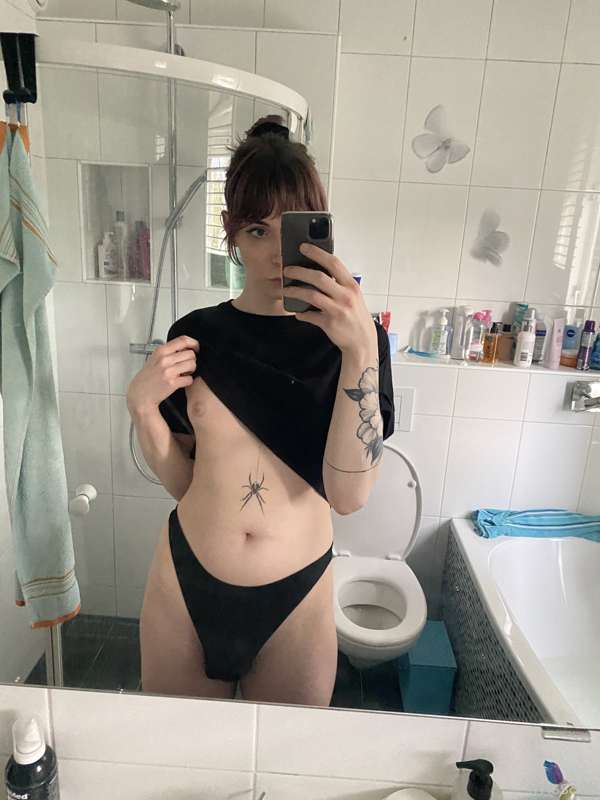 Hi everyone!🖤

As I said yesterday here is a cute little pic.. 14