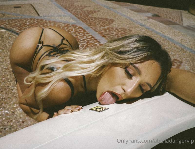 I lick it before I ride it 😉🍆💦