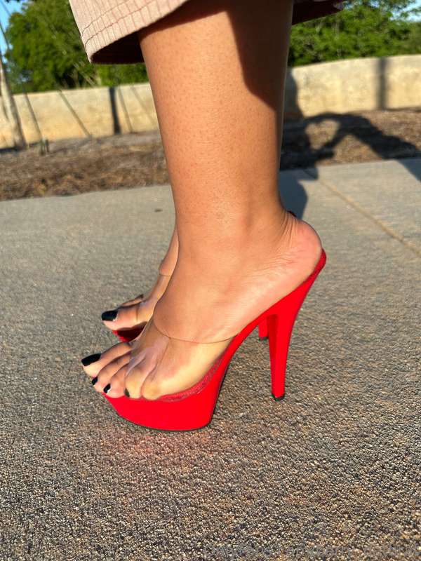 Do you like my toes , soles or metty heels ? Get your custom..