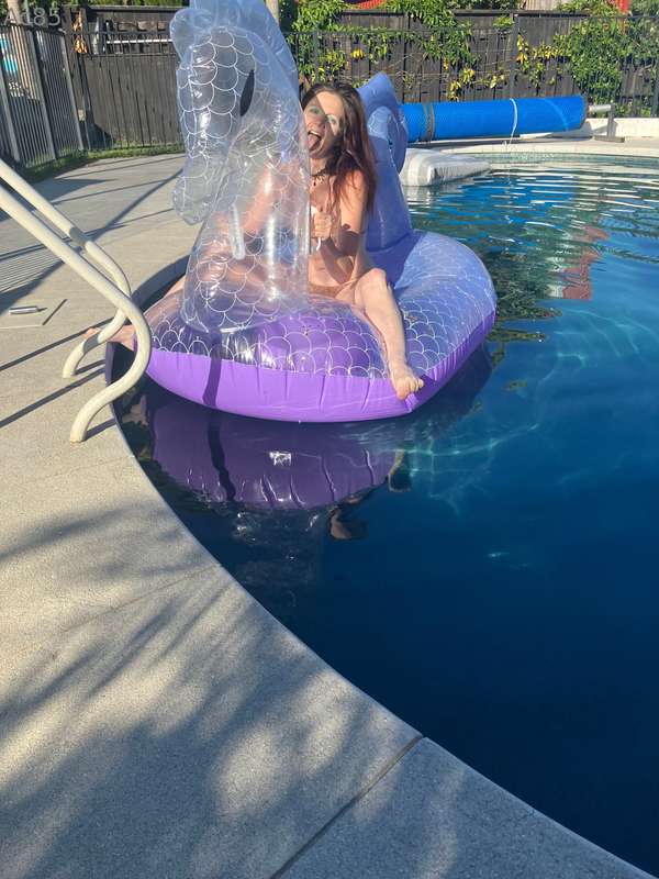 Omg you have a rubber ducky in your pool! I ran out of my fr.. 4