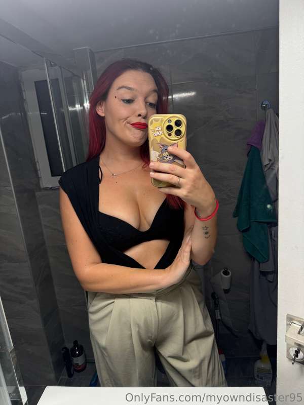 Estoy con los días de la mujer🥲 por eso no publico nada🥺. Po.. 1