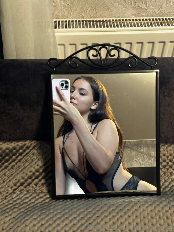 While I was washing the mirror, I decided to try on my favor..