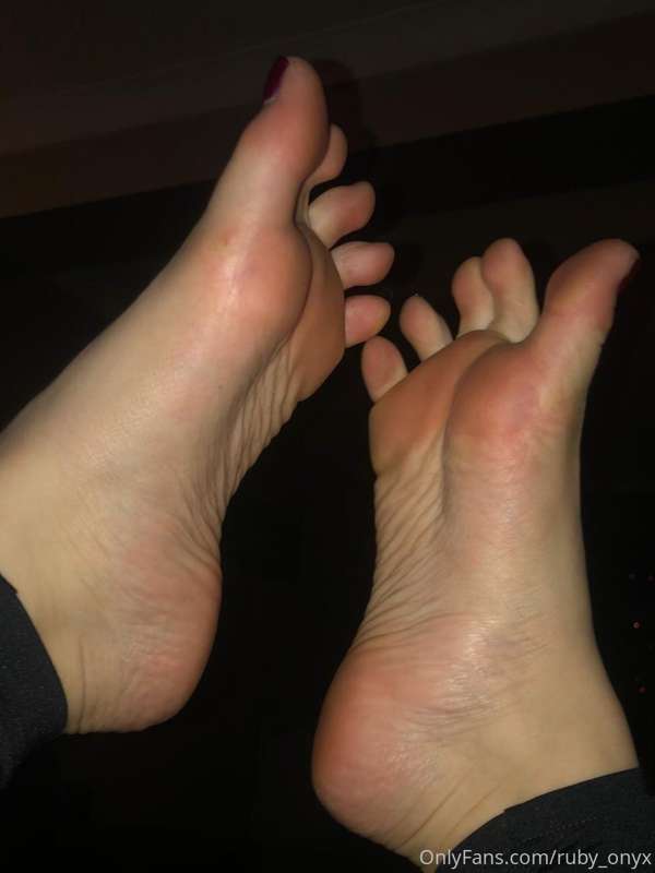 Foot fetish guys!! 👣

What is your favourite thing about a w.. 4
