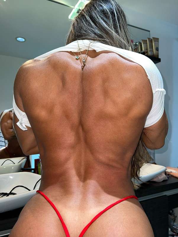 POV: The back side of ur fav muscle girl 😏👅