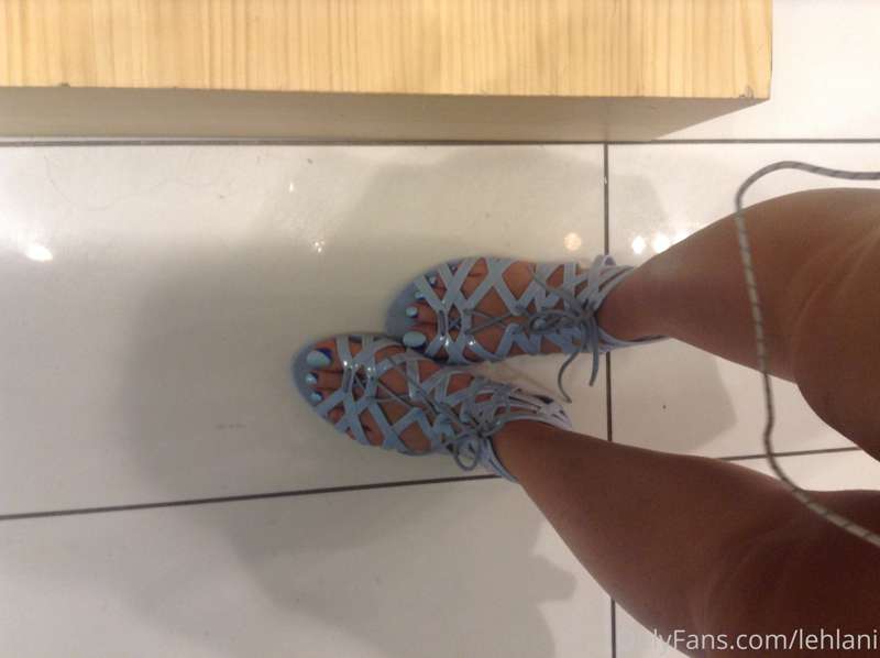 This was in a fitting room at Brandy Melville in Manhattan !.. 3