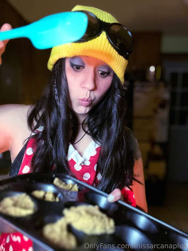 You'd lick this batter off my fingers too, right? 10