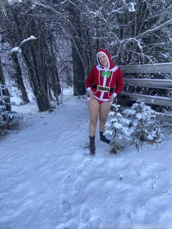 Mrs Claus is a Ho Ho Ho this year, just in time for the fest.. 22