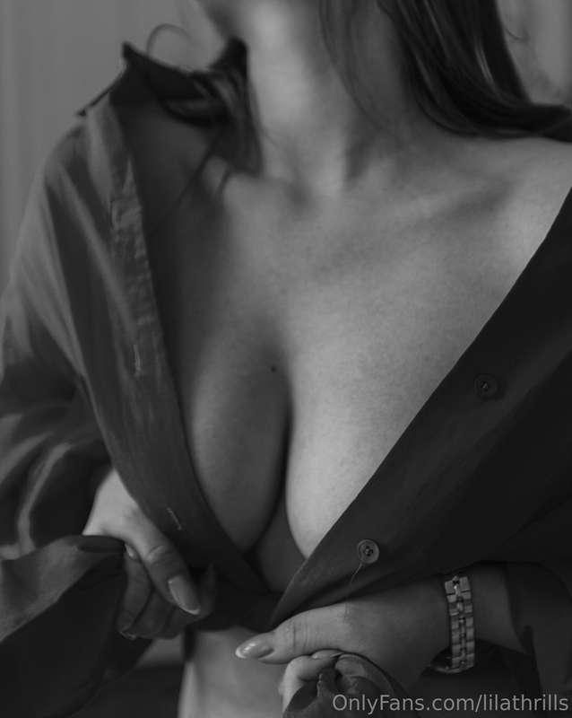 Colour or black and white photo?🍓🖤 2