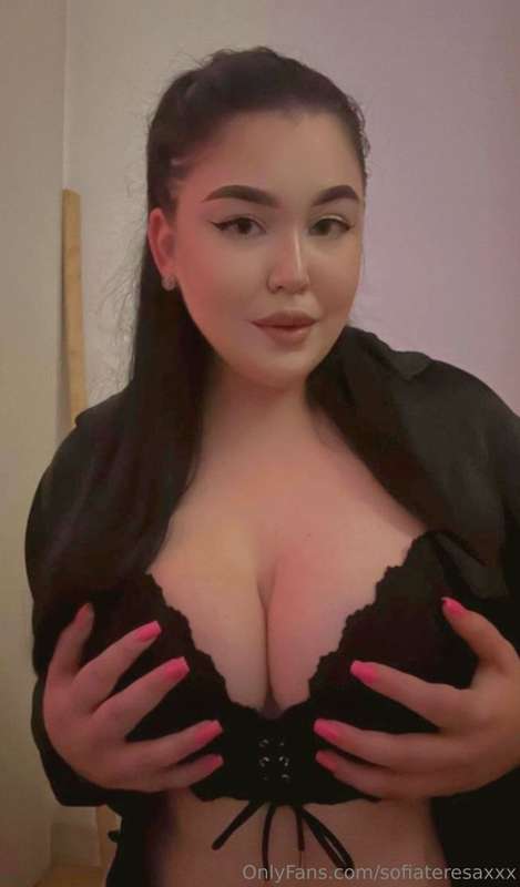 Busty loving 🌸 @maryanaaaaa 💕 She wants your cum so bad 🥵💦@m..