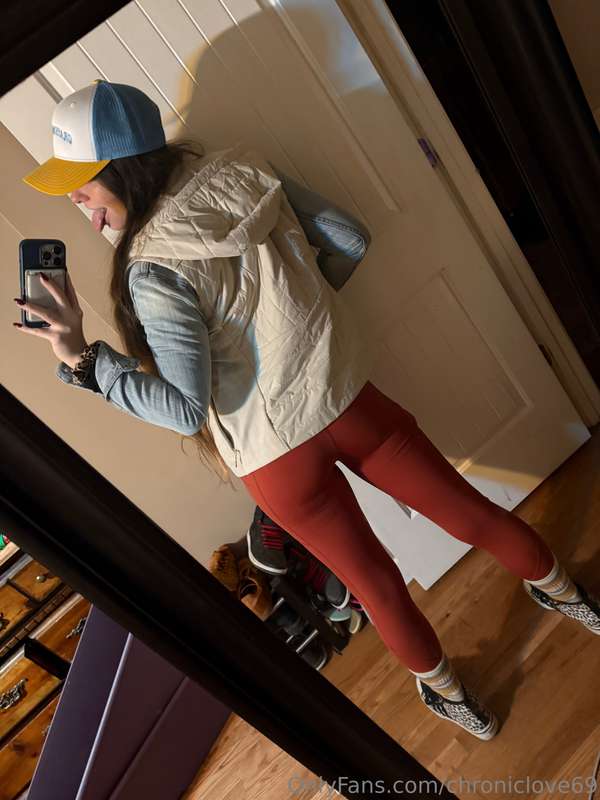 Feeling sexy in this cute af outfit! When I look good, I sho.. 1