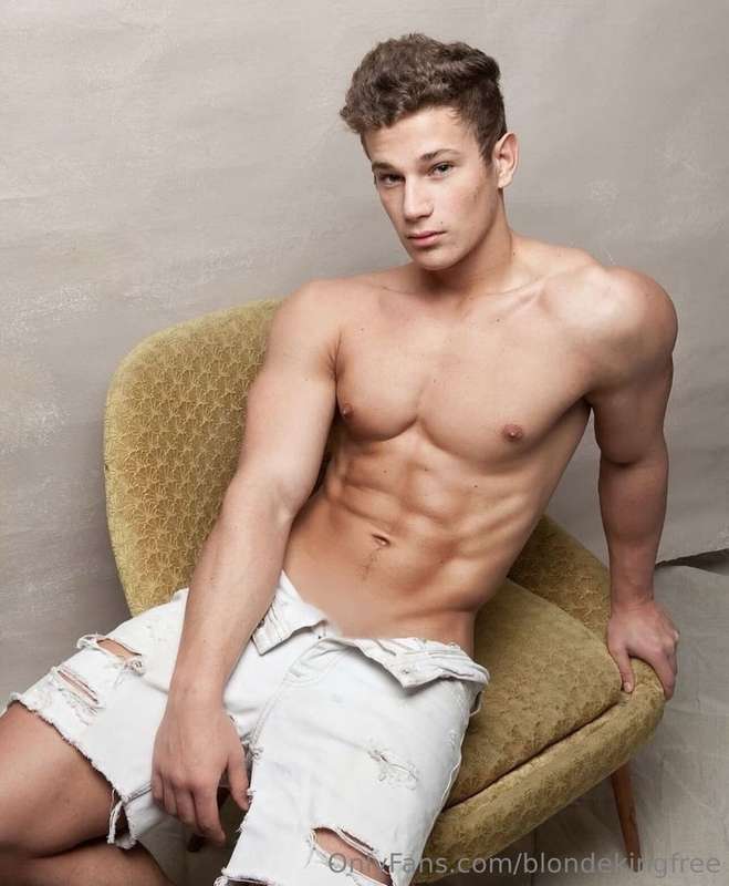 @yannispaluan Is well-known for his incomparable ass 🍑 But t.. 2