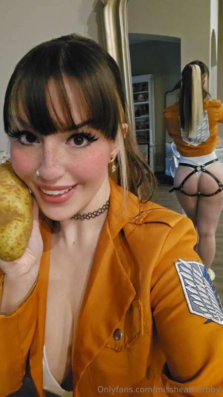 Birthday stream as Sasha (aka potato girl) from aot ☺️🥔 Heat..