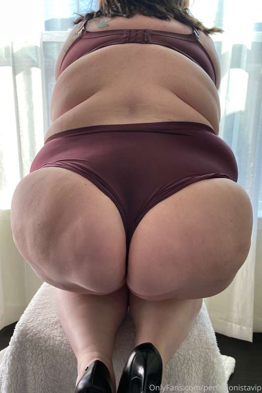 Happy Hump Day! 🍑 I need a coffee the size of my ass ☕️ Who ..