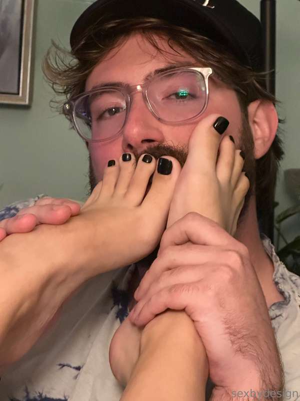 I’m gonna turn @alexsuxx into a foot guy if it’s the last th.. 1