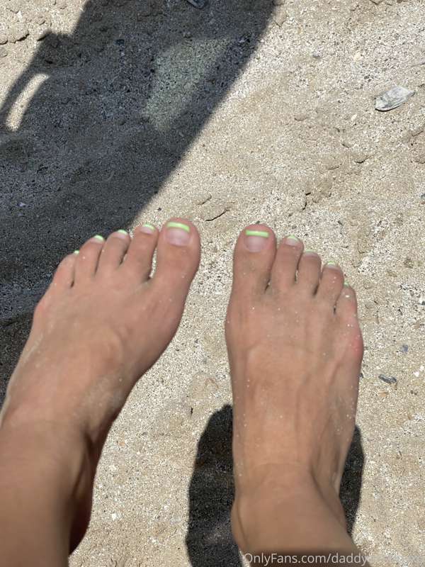 Sandy toes 🤤🤤 6