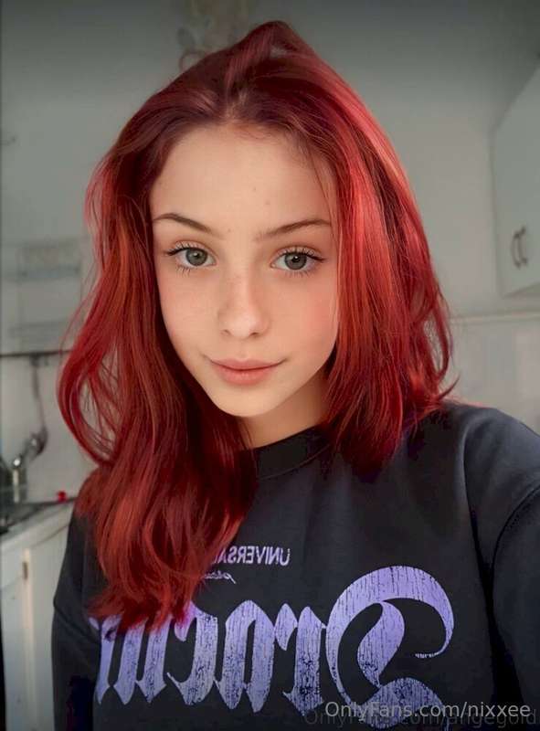 Let me distract you👉 @angegold 💋 Cute girl @angegold loves t..