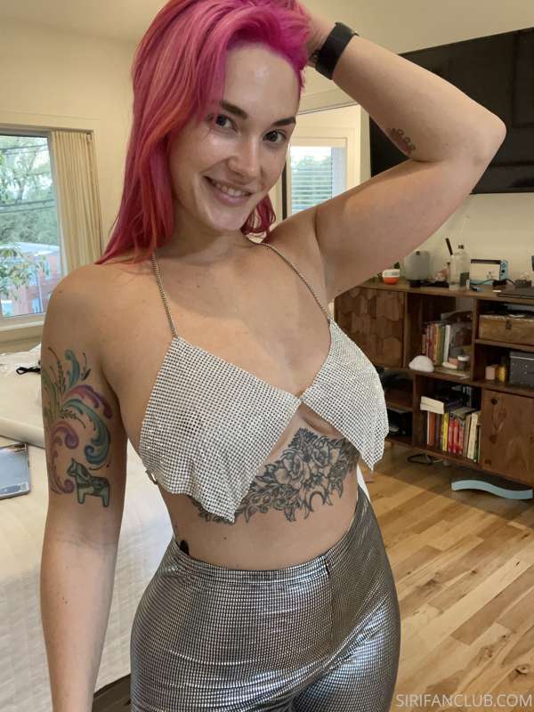 here’s some photos of me trying on some ~stuff~ for a ~thing.. 7