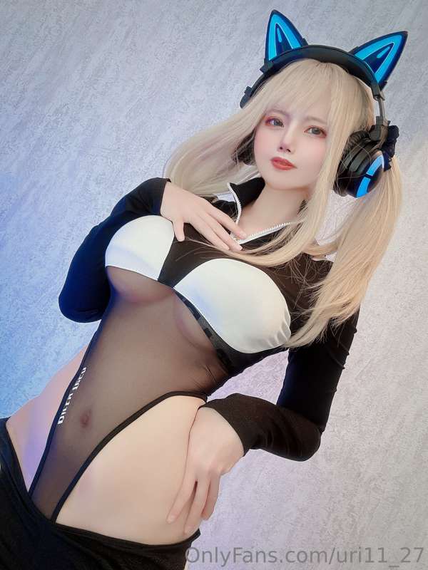 Swimsuit Bocchi-chan series will start tomorrow🎸 3