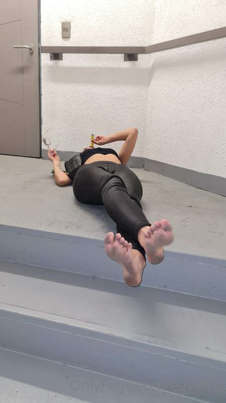29 NEW PICS OF DIRTY BARE FEET. 14
