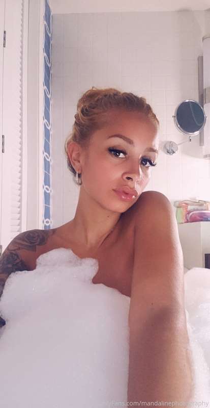 😈💦💦 who else loves jacuzzi jets?!!😅🙋‍♀️🙋‍♀️🙋‍♀️