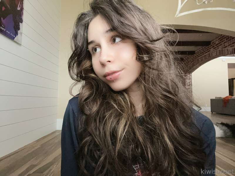 i have more where those selfies came from btw!! 👀 💕 
wanna s.. 2
