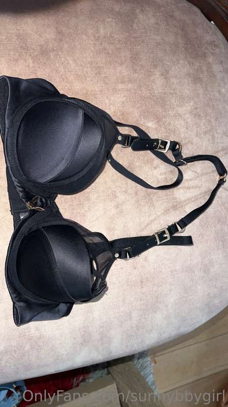 Selling some lingerie if any of you would be interested 😈 1