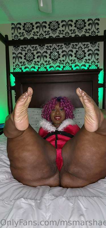 Spoil me for Christmas and I will take care of you too😍! 4