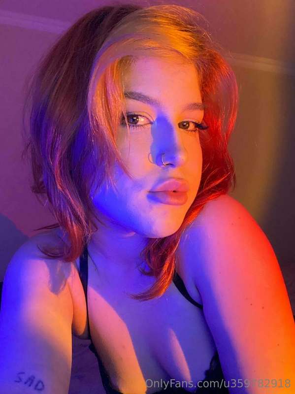 𝘿𝙤 𝙮𝙤𝙪 𝙡𝙞𝙠𝙚 𝙩𝙤 𝙗𝙚 𝙡𝙤𝙤𝙠𝙚𝙙 𝙨𝙩𝙧𝙖𝙞𝙜𝙝𝙩 𝙞𝙣 𝙩𝙝𝙚 𝙚𝙮𝙚? 😉