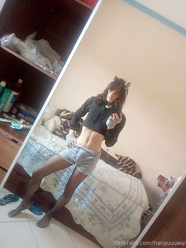 meow meow, im smal >. 1